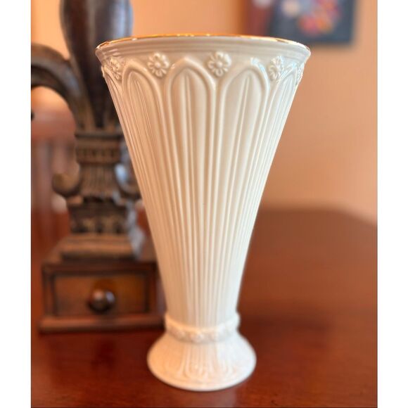 LENOX - 9" Fluted Porcelain Vase w/Gold Trim & Embossed Flowers. Vintage 1990s - Picture 2 of 11